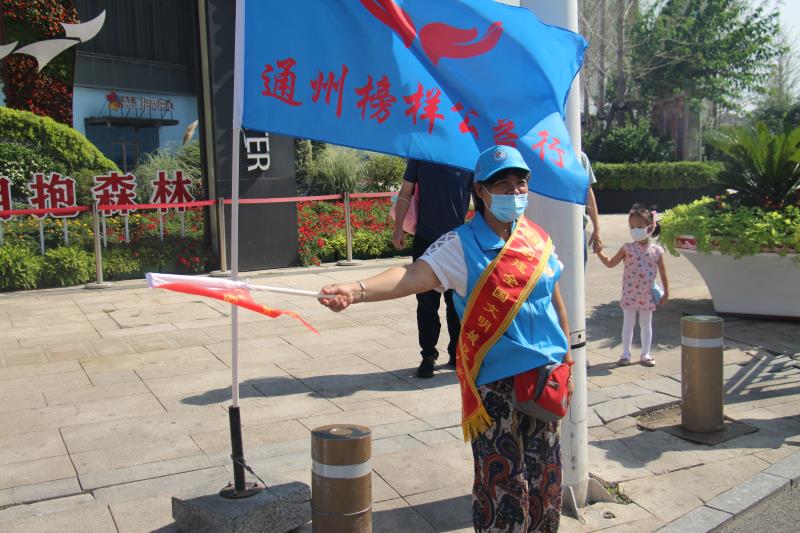 <strong>两个黑鸡巴日逼逼视频</strong>